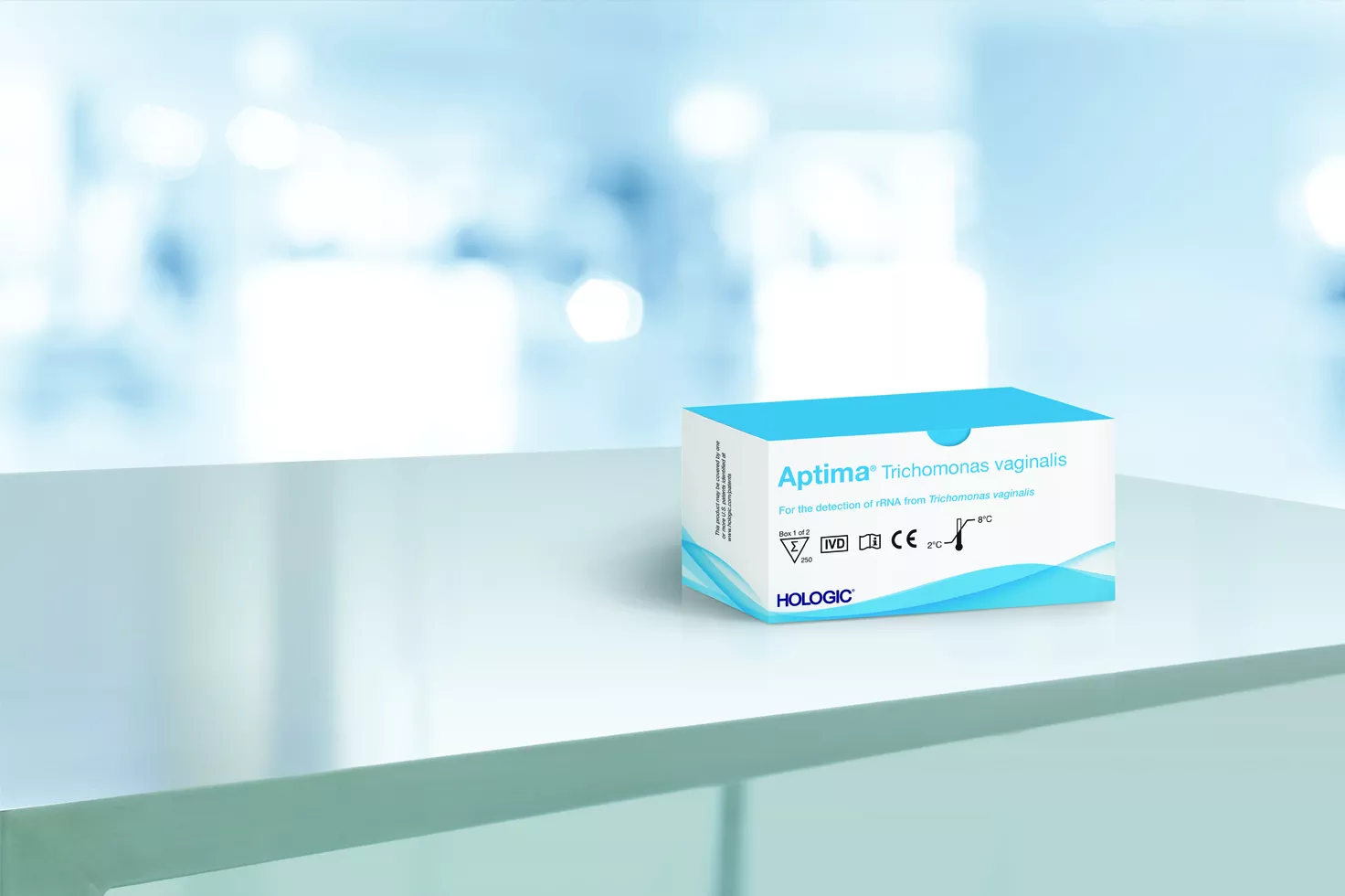 Caja de un ensayo con un laboratorio al fondo