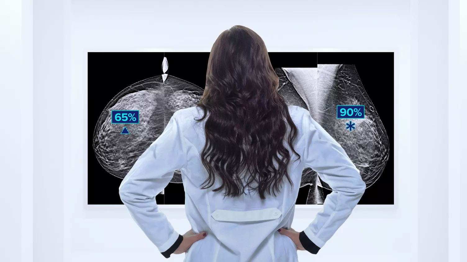 Médico revisando imágenes radiográficas