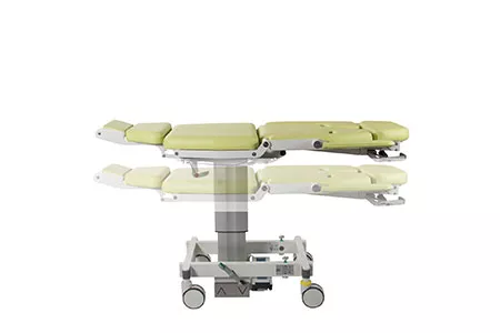 Silla médica en posición plana sobre fondo blanco