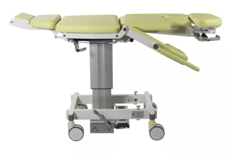 Silla médica sobre fondo blanco